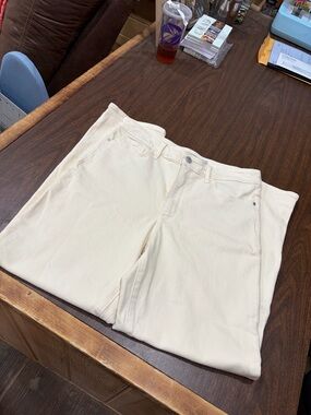 Athleta Women's Straight Leg Jeans in Cream